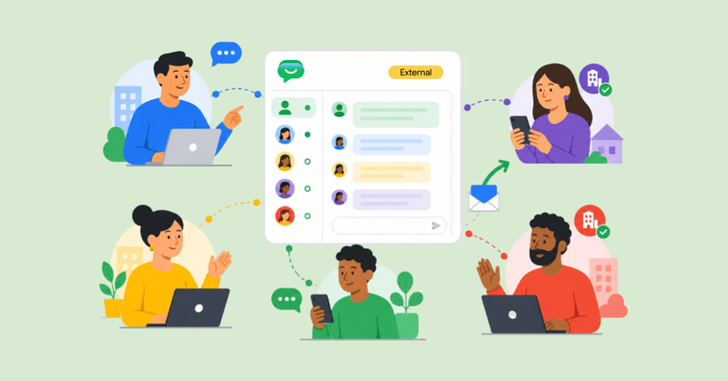 Personas colaborando en un chat grupal con usuarios externos desde ordenador y móvil mediante una plataforma de mensajería.